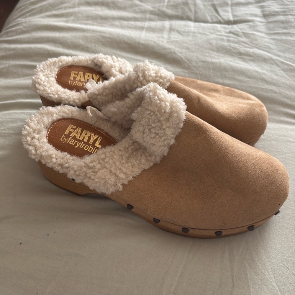 FARYL by FarylRobin Tan Faux Sheepskin Studded Mule Clogs Women’s Size 6